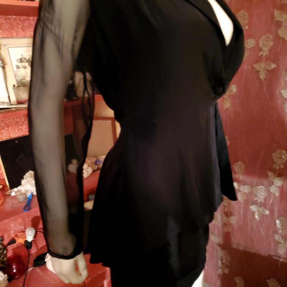🖤Very Cool Vintage Black Top w Sheer Sleeves🖤 - Picture 5 of 7